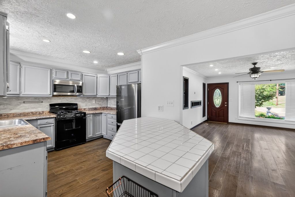 204 Homeward Ave, Winchester, TN 37398