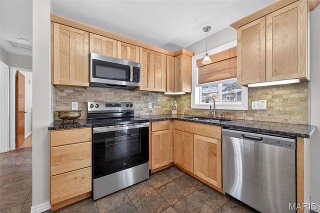 1335 Pinetree Lane, Webster Groves, MO 63119