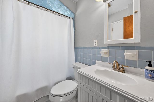 1335 Pinetree Lane, Webster Groves, MO 63119