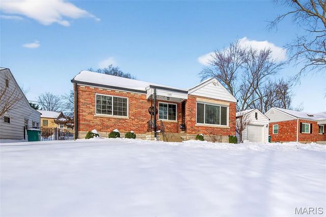 1335 Pinetree Lane, Webster Groves, MO 63119