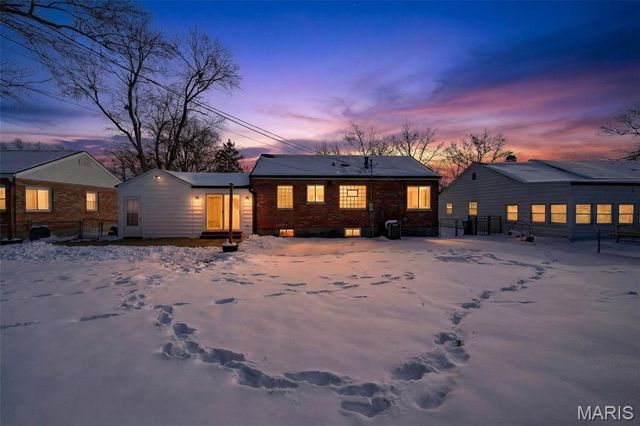 1335 Pinetree Lane, Webster Groves, MO 63119