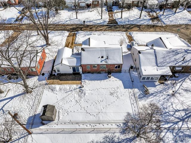 1335 Pinetree Lane, Webster Groves, MO 63119