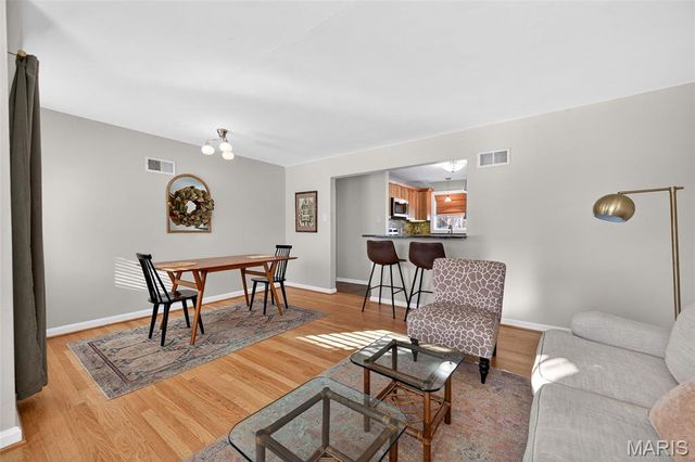 1335 Pinetree Lane, Webster Groves, MO 63119