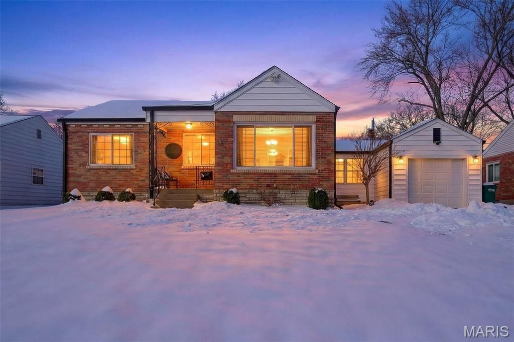 1335 Pinetree Lane, Webster Groves, MO 63119