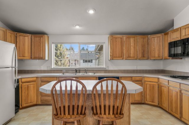 2325 NE Wintergreen Drive, Bend, OR 97701