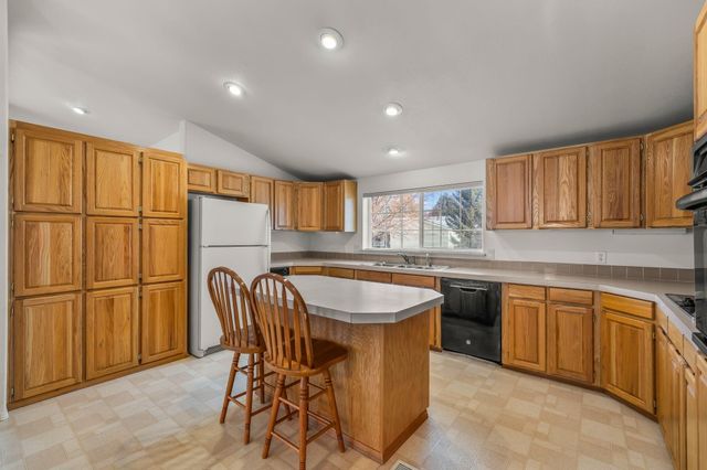 2325 NE Wintergreen Drive, Bend, OR 97701