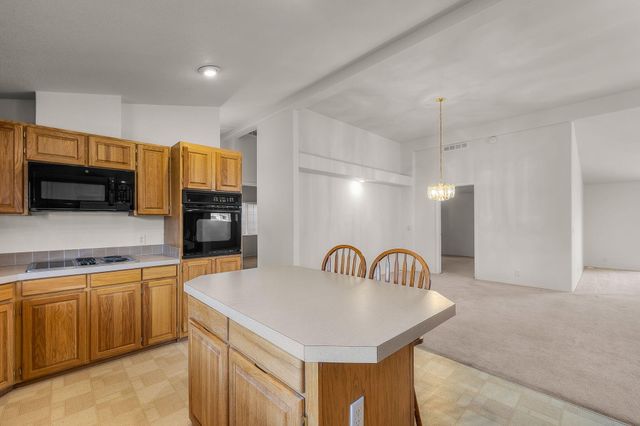 2325 NE Wintergreen Drive, Bend, OR 97701