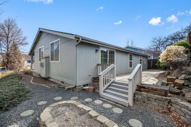 2325 NE Wintergreen Drive, Bend, OR 97701