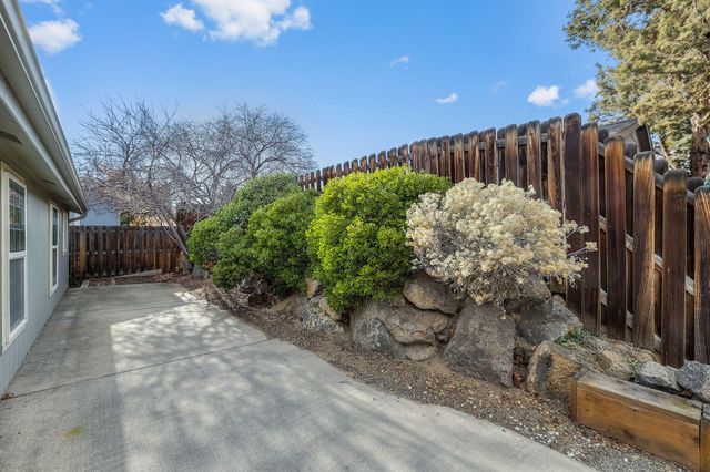 2325 NE Wintergreen Drive, Bend, OR 97701