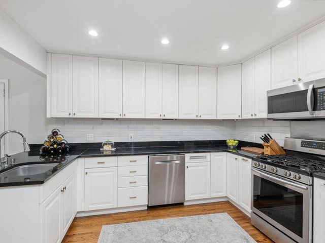 220 Holly Road, Hopkins, MN 55343