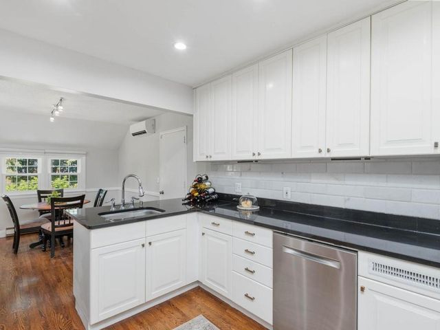 220 Holly Road, Hopkins, MN 55343