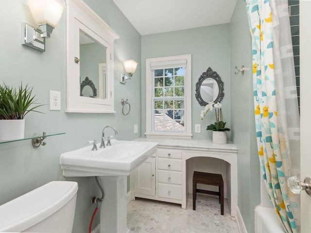 220 Holly Road, Hopkins, MN 55343