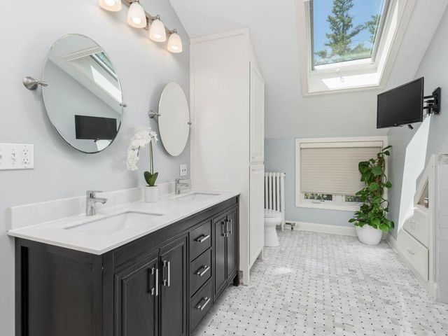 220 Holly Road, Hopkins, MN 55343