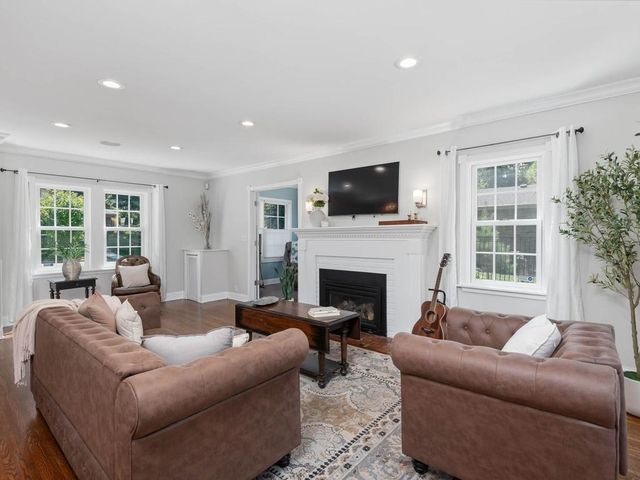 220 Holly Road, Hopkins, MN 55343