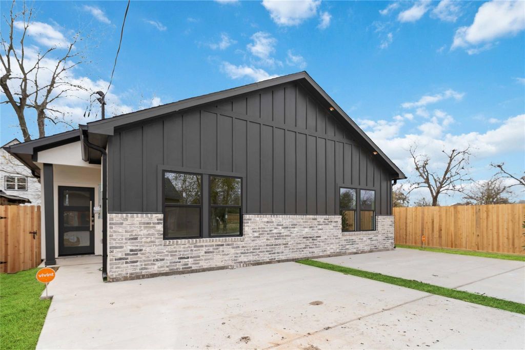 4314 Stassen Street, Houston, TX 77051