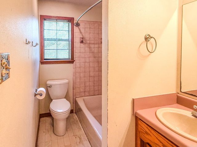 103 Twin Oaks Drive, Arkadelphia, AR 71923
