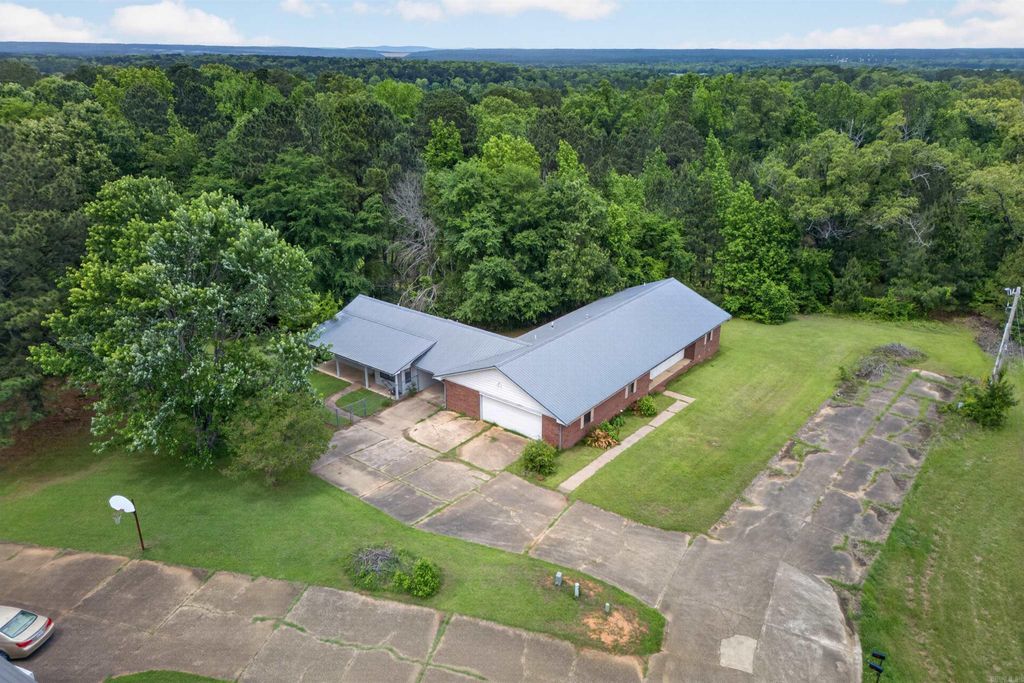 103 Twin Oaks Drive, Arkadelphia, AR 71923