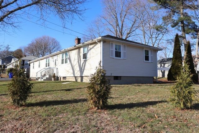 2 Genetti Circle 2, Bedford, MA 01730