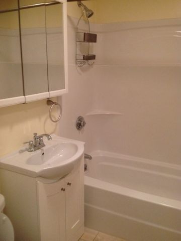 2 Genetti Circle 2, Bedford, MA 01730