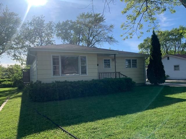 64 S Prairie Avenue, Mundelein, IL 60060