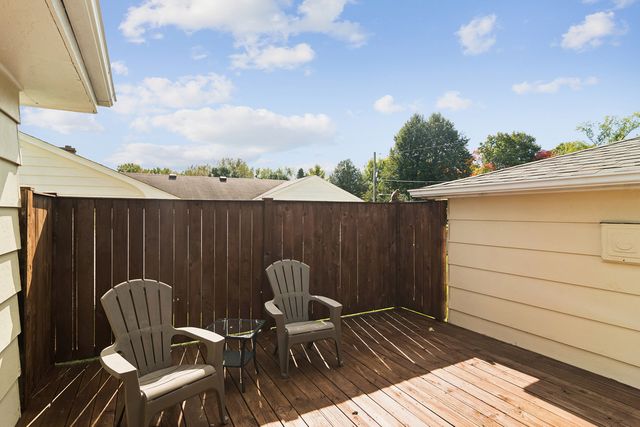 64 S Prairie Avenue, Mundelein, IL 60060