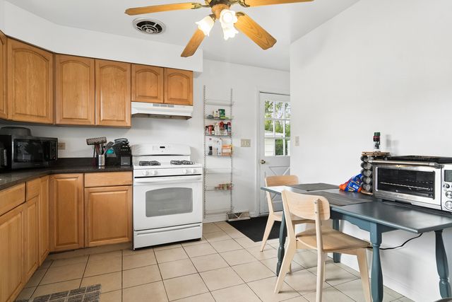 64 S Prairie Avenue, Mundelein, IL 60060