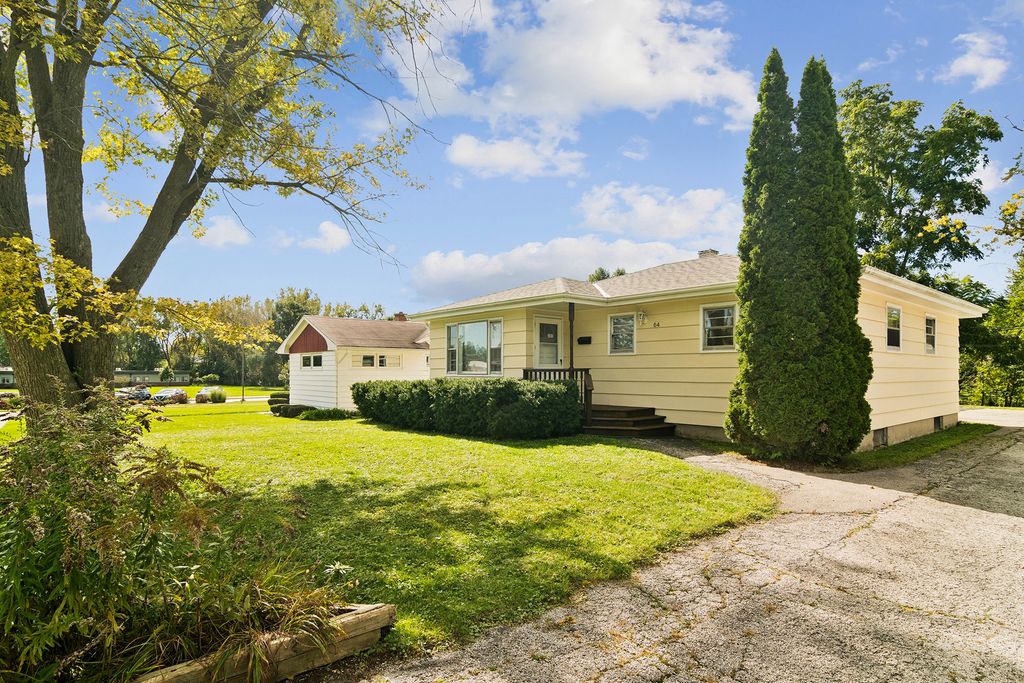 64 S Prairie Avenue, Mundelein, IL 60060