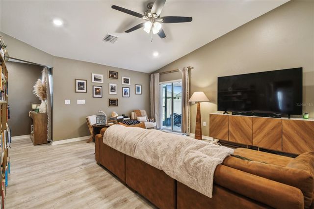 105 BLUE ALICE SPRING COURT, Ruskin, FL 33570