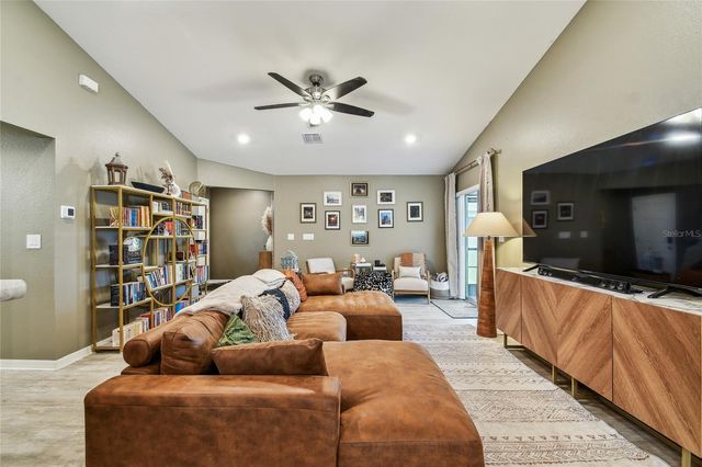 105 BLUE ALICE SPRING COURT, Ruskin, FL 33570