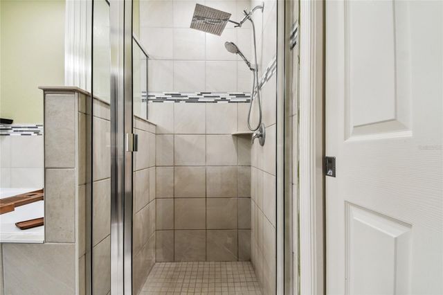 105 BLUE ALICE SPRING COURT, Ruskin, FL 33570