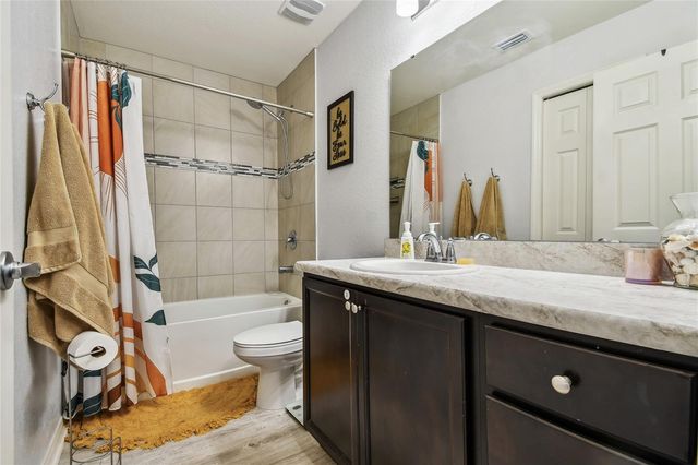 105 BLUE ALICE SPRING COURT, Ruskin, FL 33570