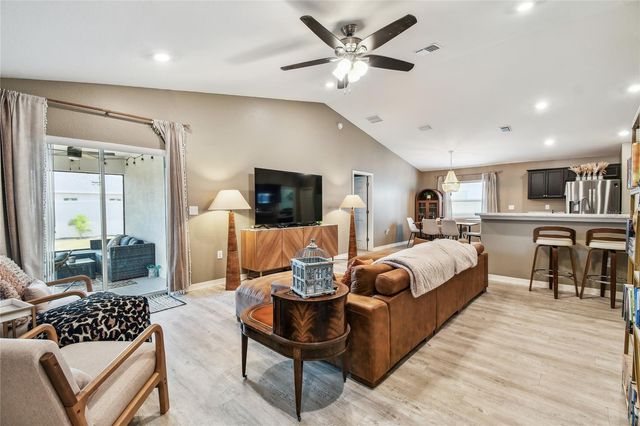 105 BLUE ALICE SPRING COURT, Ruskin, FL 33570