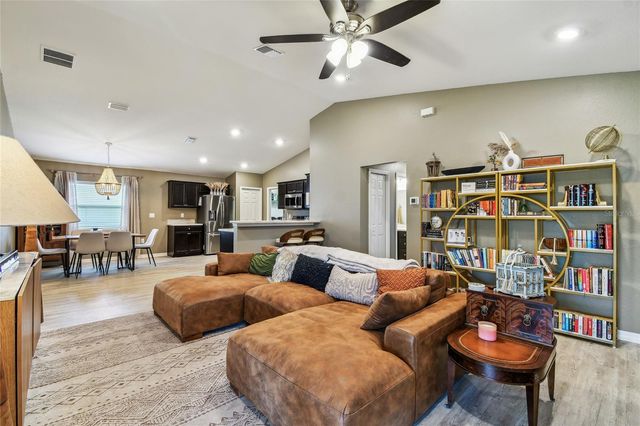 105 BLUE ALICE SPRING COURT, Ruskin, FL 33570