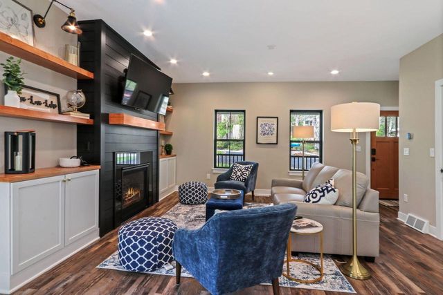 787 Odsila WAY, Fontana, WI 53125