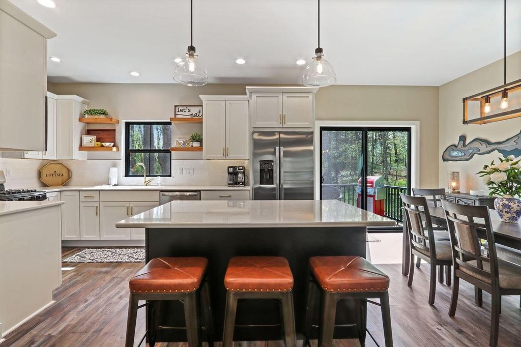 787 Odsila WAY, Fontana, WI 53125