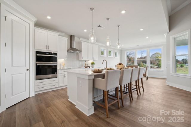 250 E Warfield Drive, Mooresville, NC 28115