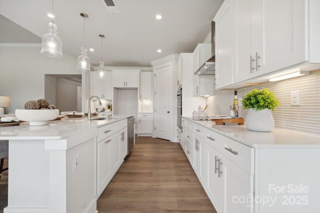 250 E Warfield Drive, Mooresville, NC 28115