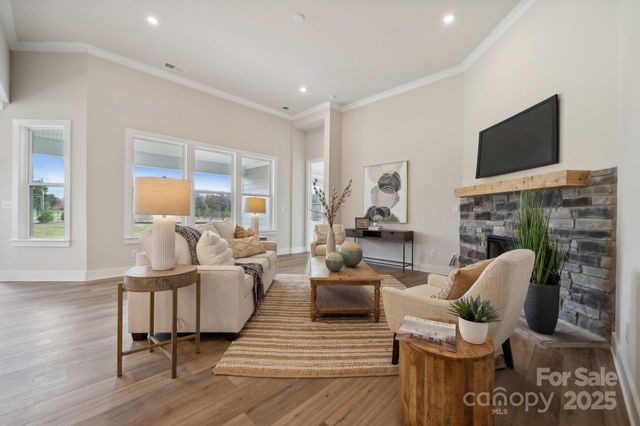 250 E Warfield Drive, Mooresville, NC 28115