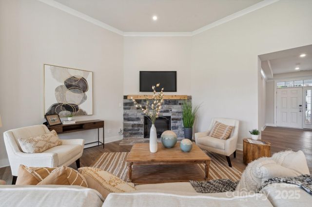 250 E Warfield Drive, Mooresville, NC 28115