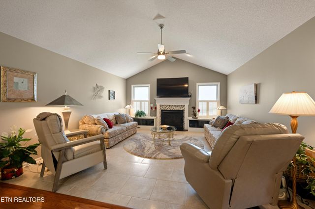 556 Woodgate Drive, Crossville, TN 38571