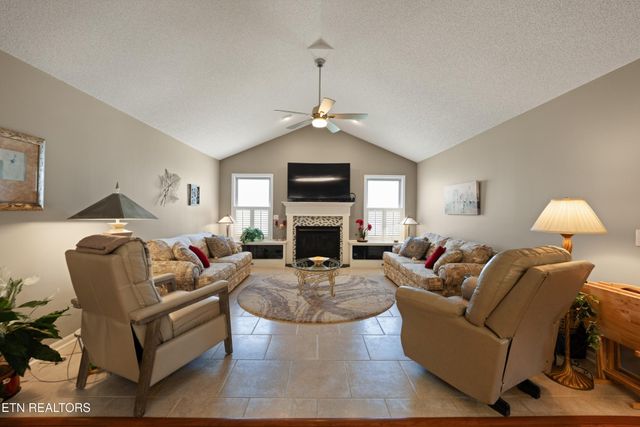 556 Woodgate Drive, Crossville, TN 38571