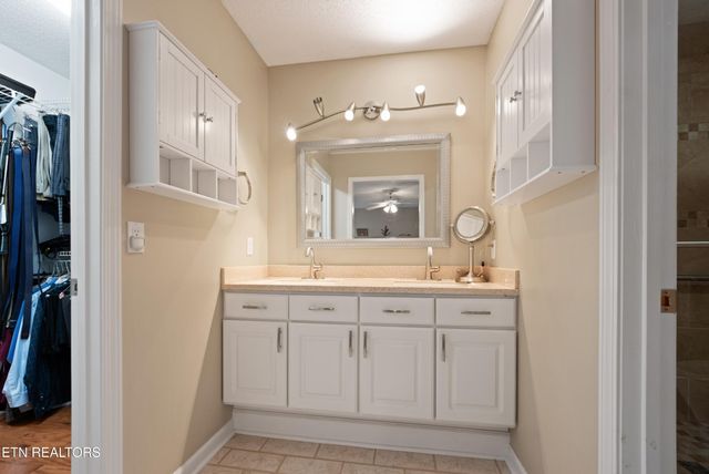 556 Woodgate Drive, Crossville, TN 38571