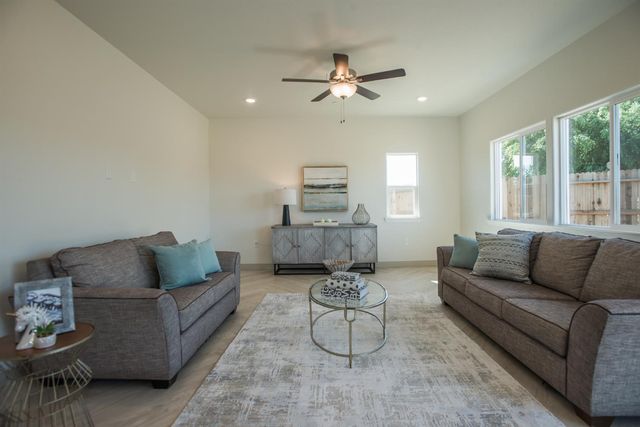 9117 Turnbull Ct, Elk Grove, CA 95758