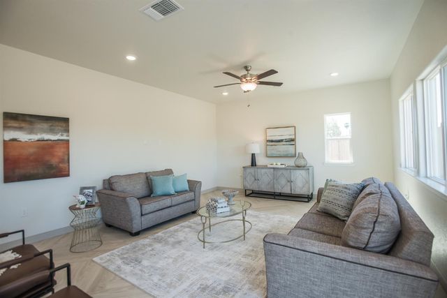 9117 Turnbull Ct, Elk Grove, CA 95758