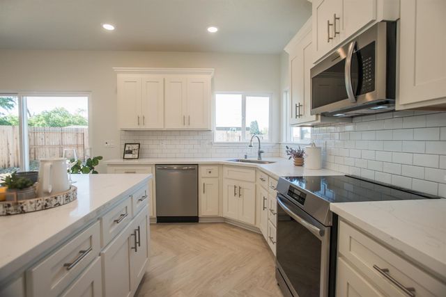 9117 Turnbull Ct, Elk Grove, CA 95758