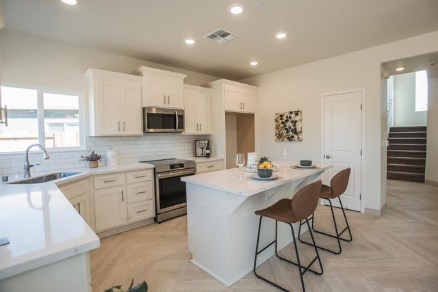 9117 Turnbull Ct, Elk Grove, CA 95758