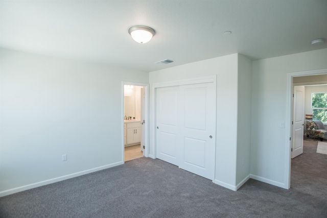 9117 Turnbull Ct, Elk Grove, CA 95758