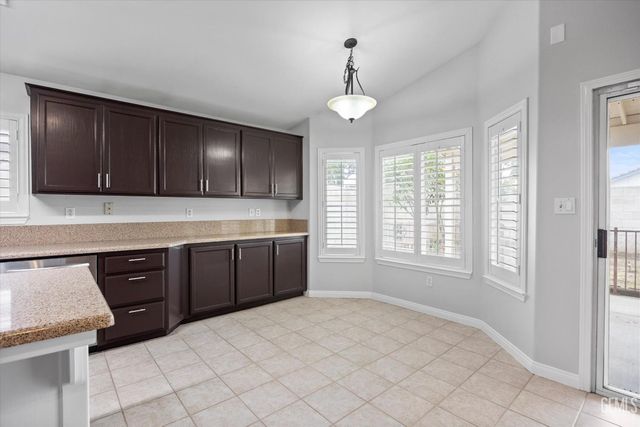 10423 Crandon Park Drive, Bakersfield, CA 93312