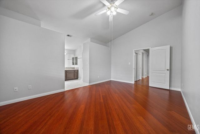 10423 Crandon Park Drive, Bakersfield, CA 93312