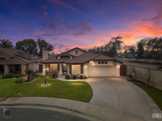 10423 Crandon Park Drive, Bakersfield, CA 93312